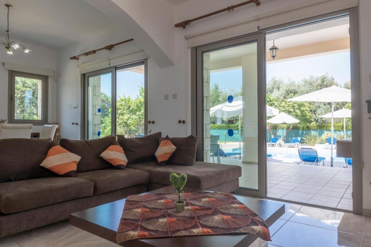 Rafaella Villa- Pvt Pool-near Sea/beach Willa Argaka
